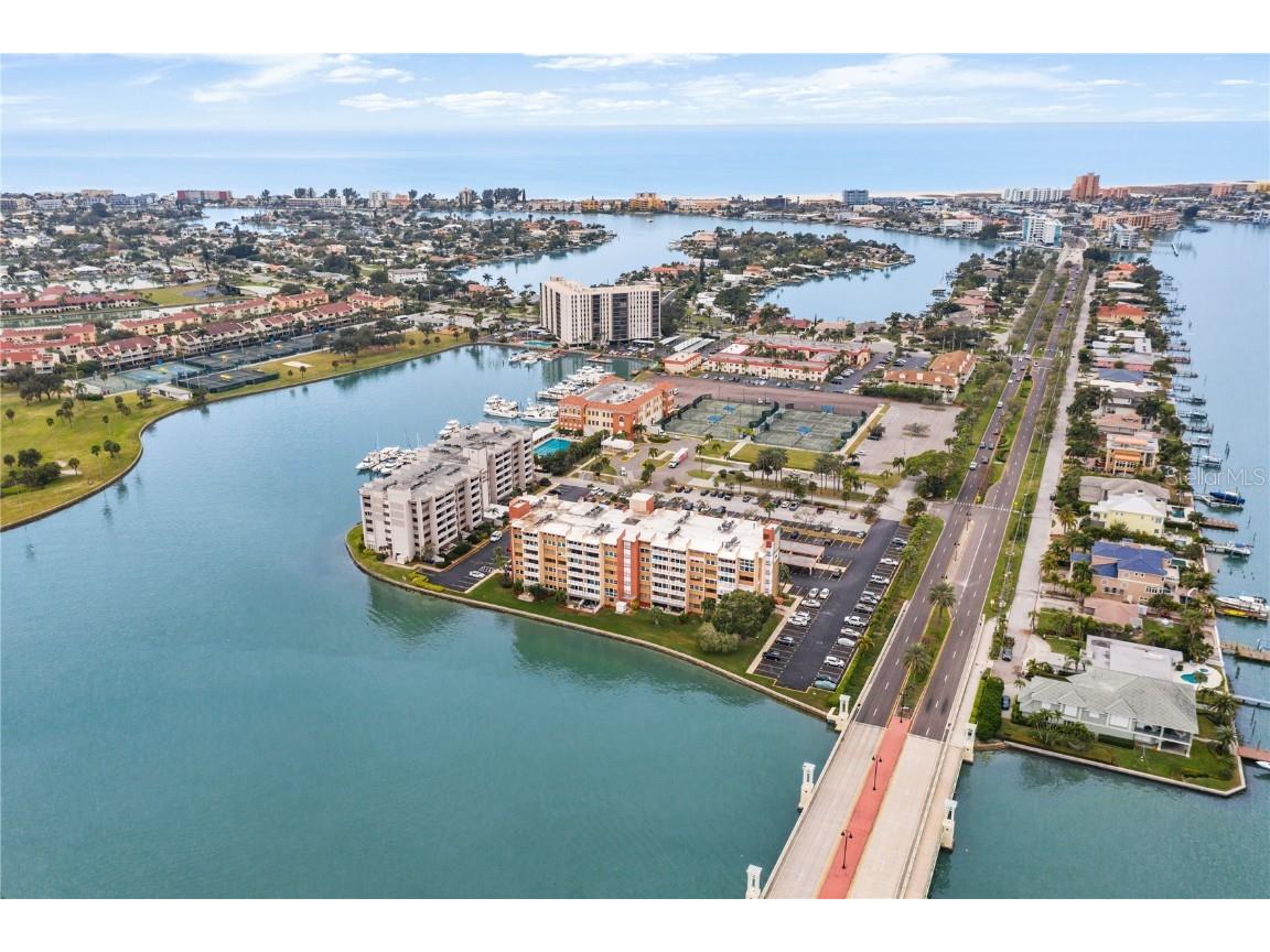 450 Treasure Island Causeway #203 Treasure Island FL 33706 - BOCA CIEGA BAY U8192359 image1