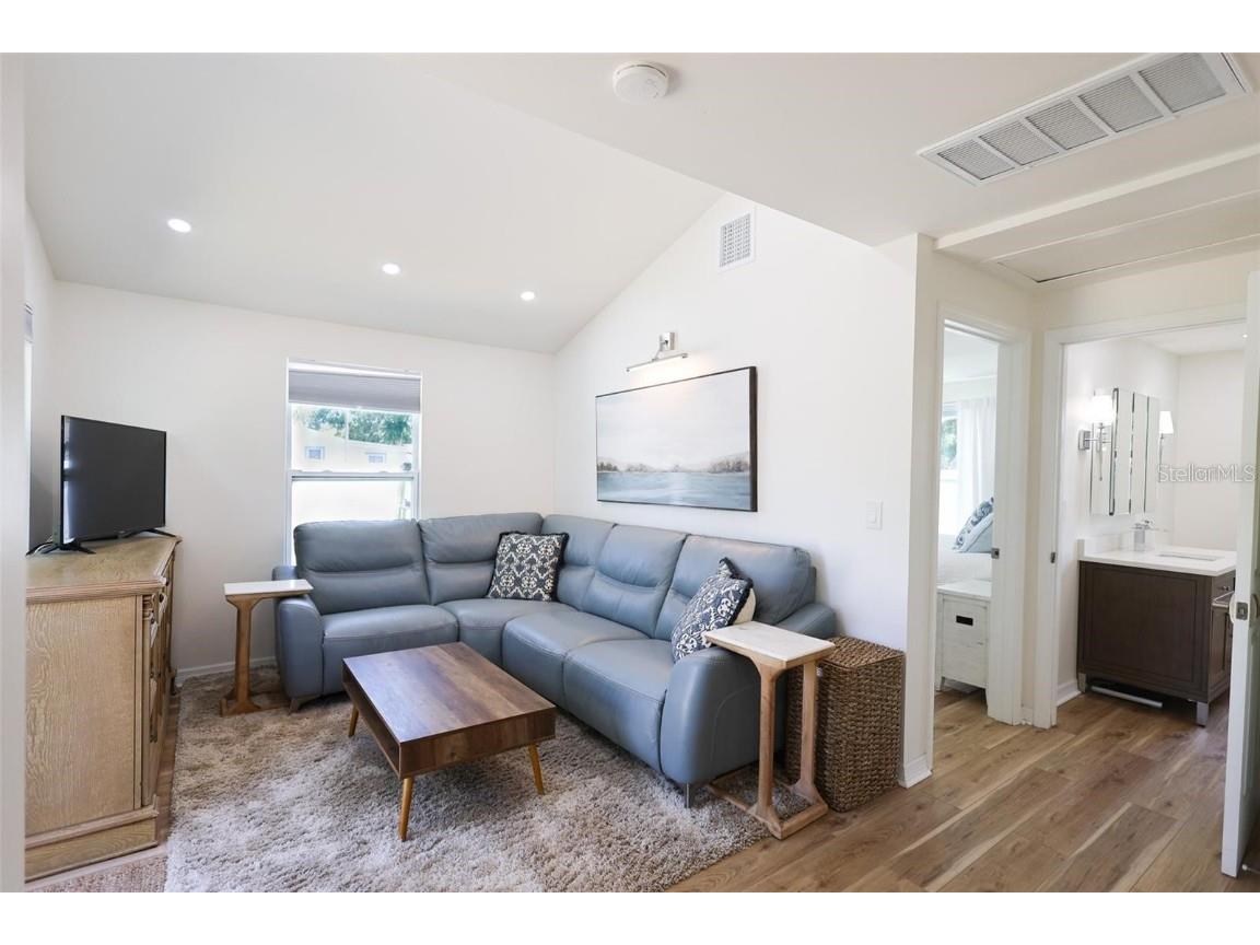 4501 70th Street N Saint Petersburg FL 33709 TB8454210 image2