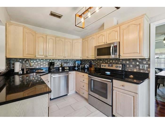 4502 S Hale Avenue Tampa FL 33611 TB8431698 image5