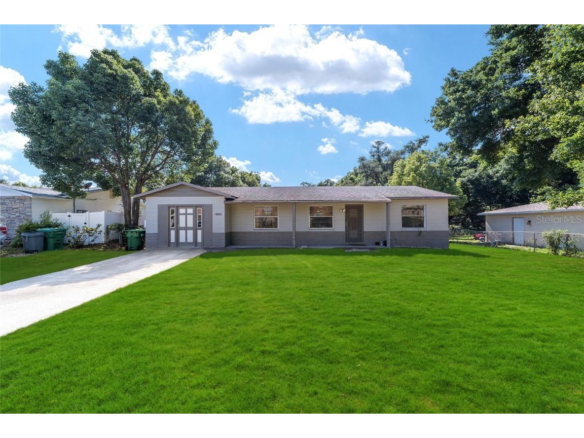 451 Winners Circle Lady Lake FL 32159 G5082287 image1