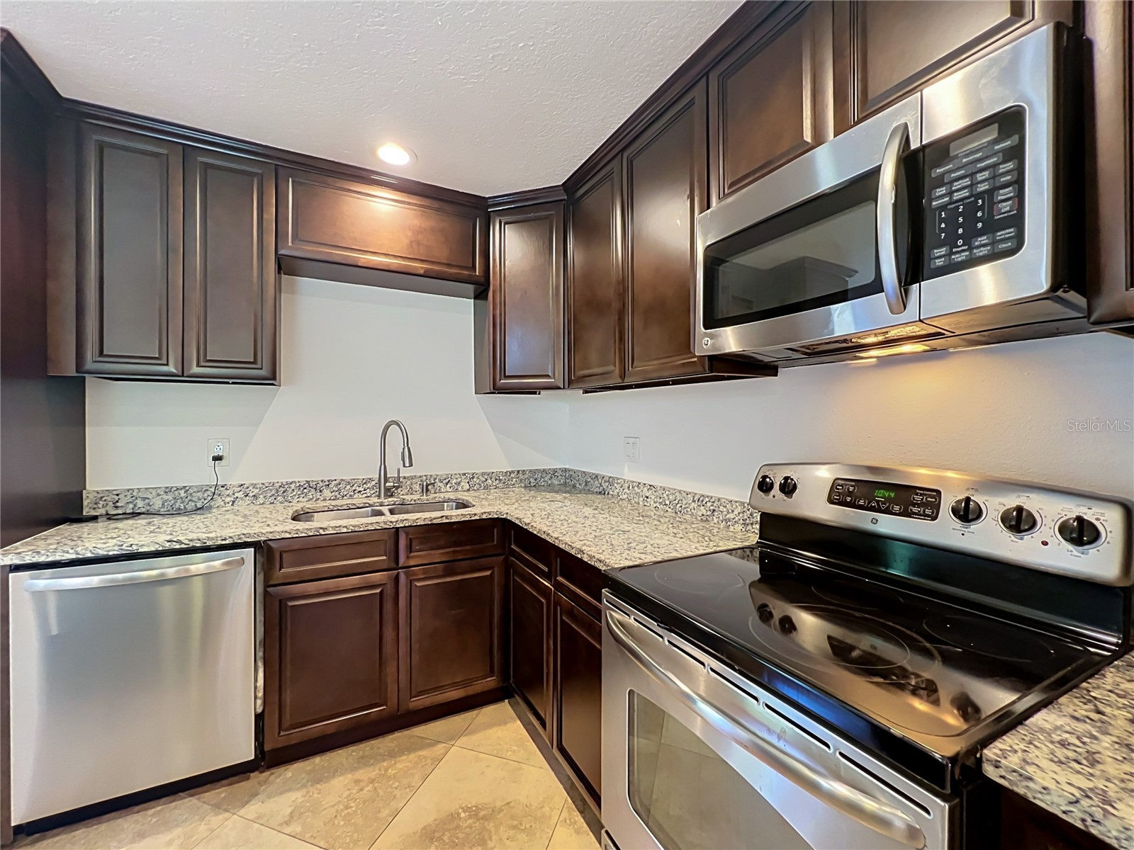 4510 Three Lakes Circle Orlando FL 32808 O6418916 image15