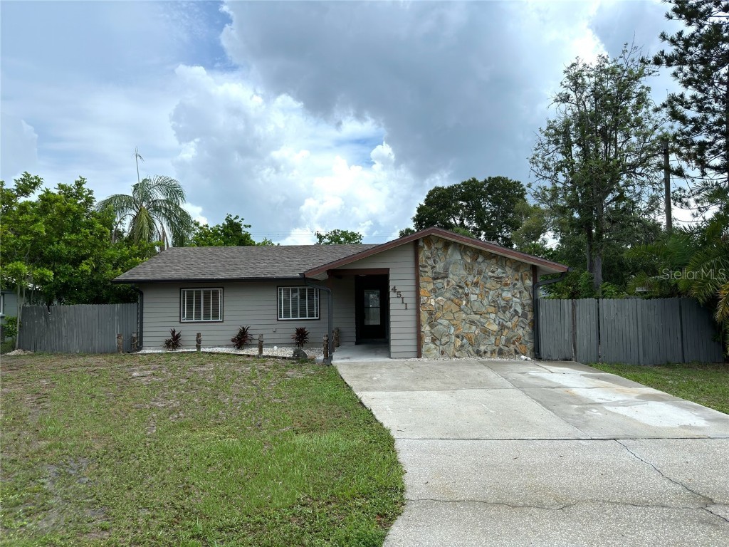4511 60th Street W Bradenton FL 34210 A4617061 image1
