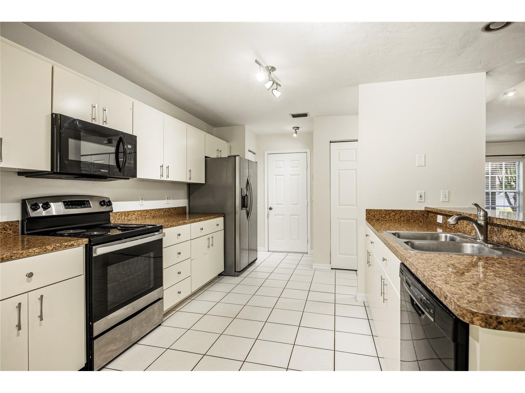 4511 NW 35th Street Gainesville FL 32605 GC539695 image21