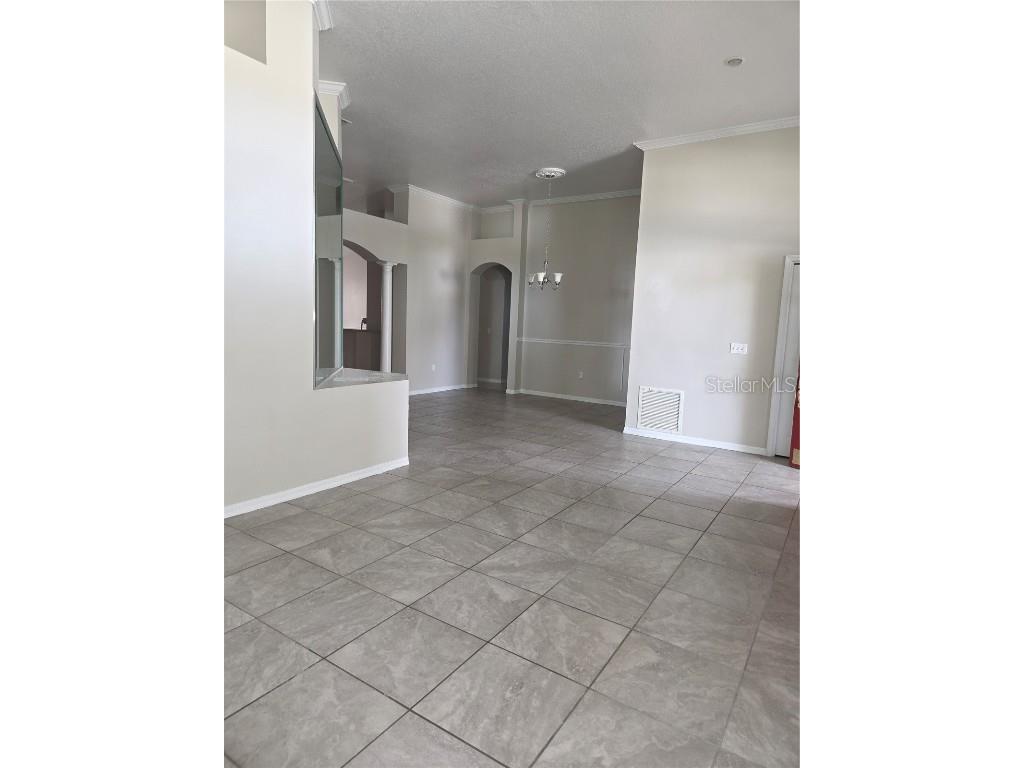 4511 Oak River Circle Valrico FL 33596 TB8422974 image3