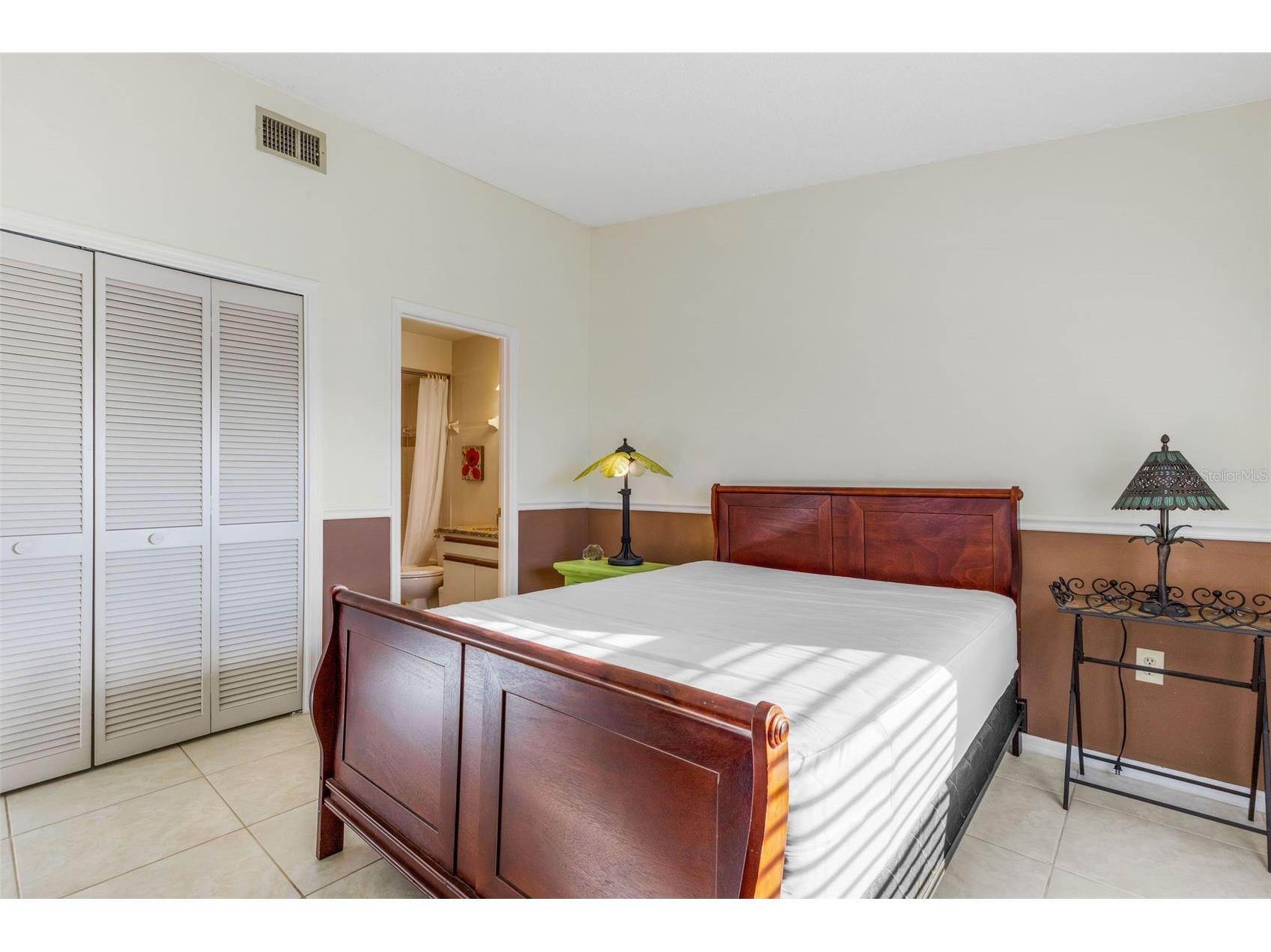 4514 Weybridge #54 Sarasota FL 34235 A4680970 image28