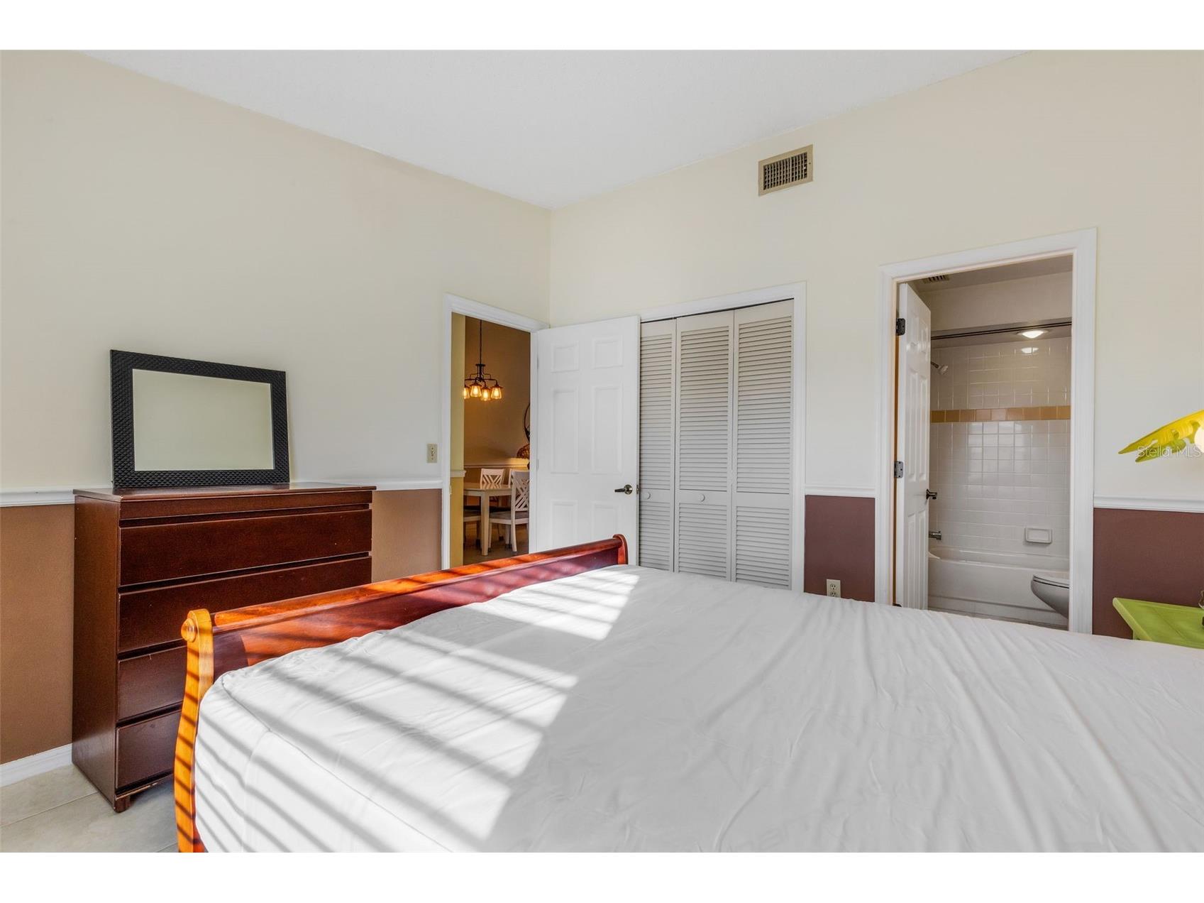 4514 Weybridge #54 Sarasota FL 34235 A4680970 image29