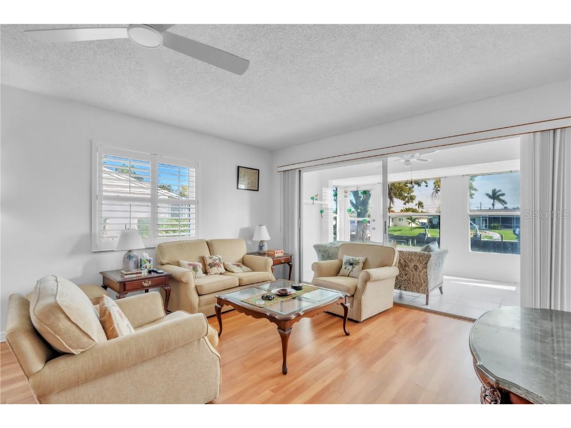 4515 Mount Vernon Drive Bradenton FL 34210 V4946559 image10