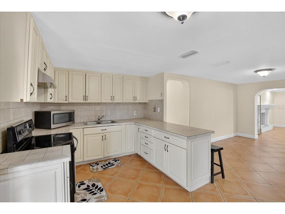 4515 W North Street Tampa FL 33614 TB8446262 image10