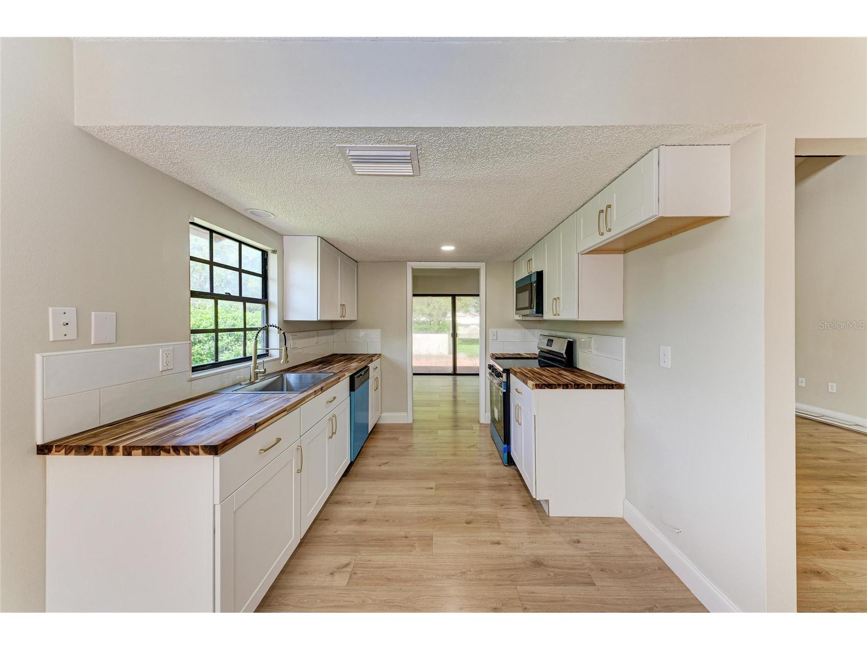 4515 Winston Lane N #47 Sarasota FL 34235 A4697979 image9