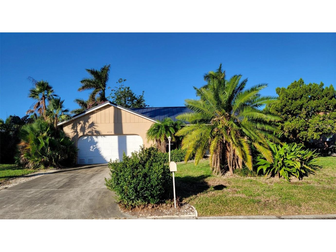 4516 Mangrove Point Road Bradenton FL 34210 A4554289 image1