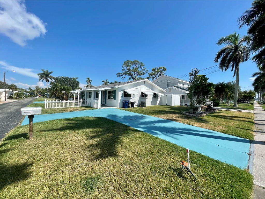 4517 103rd Street Court W Bradenton FL 34210 A4575373 image1