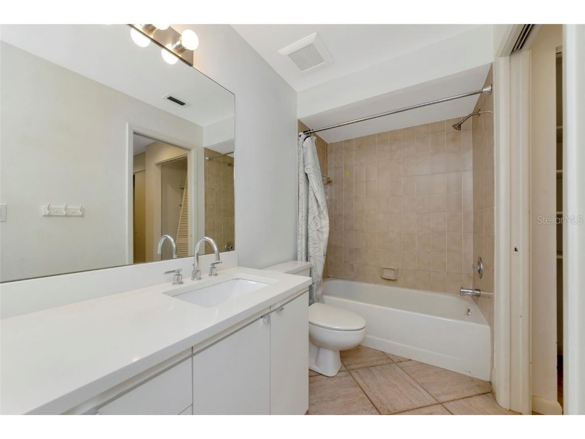 4518 S Ascot Circle Sarasota FL 34235 A4661474 image32