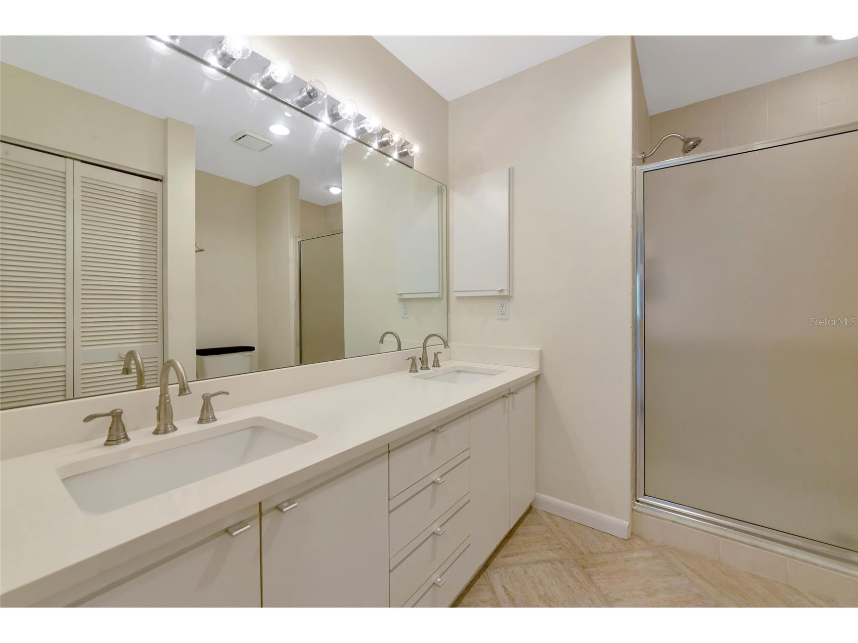 4518 S Ascot Circle Sarasota FL 34235 A4686672 image26