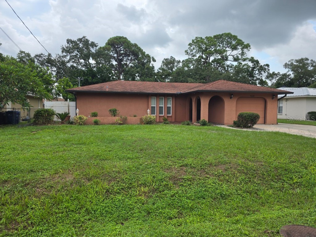 4520 Beacon Drive Sarasota FL 34232 A4620026 image1