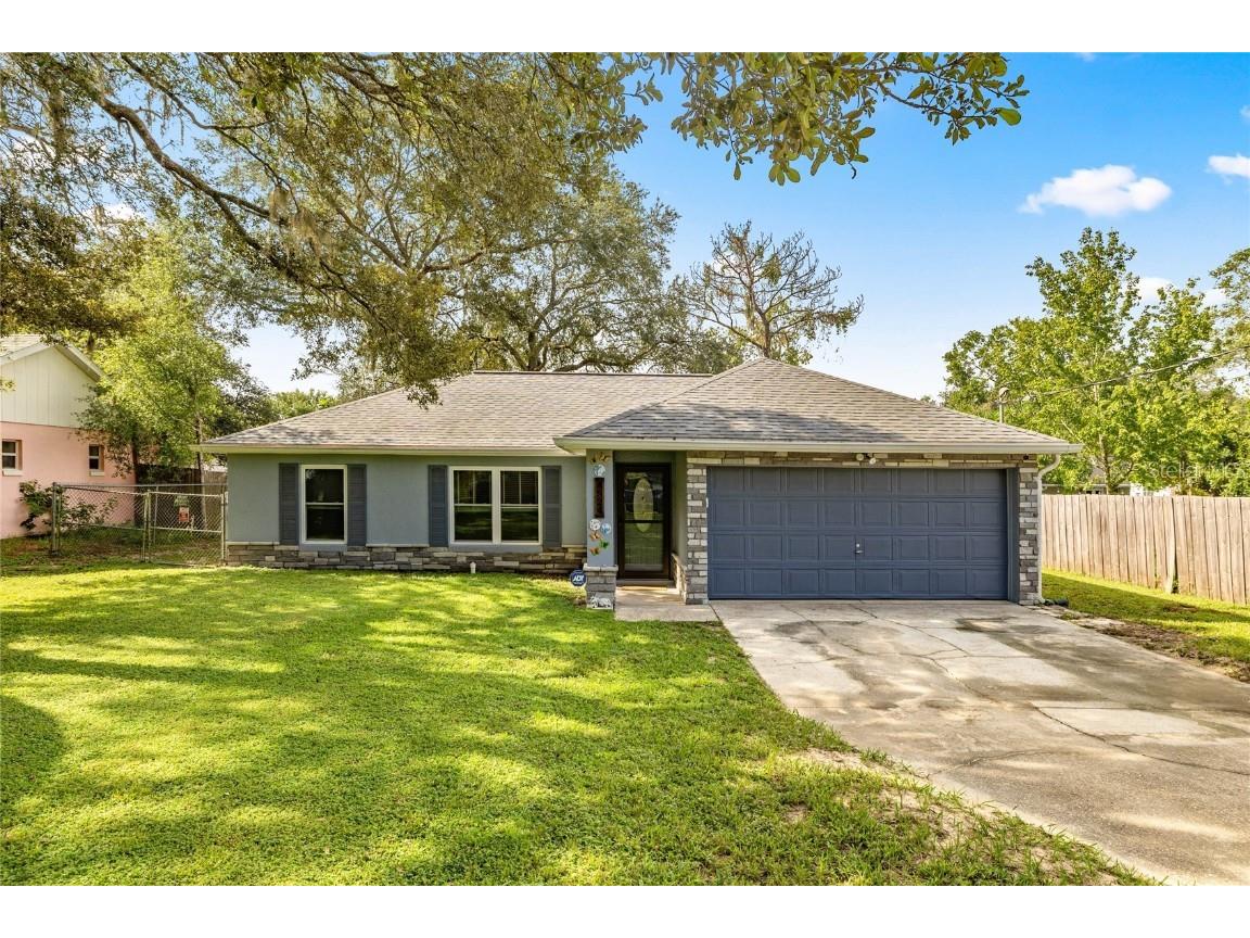 4524 Lemon Street Lady Lake FL 32159 G5101477 image1