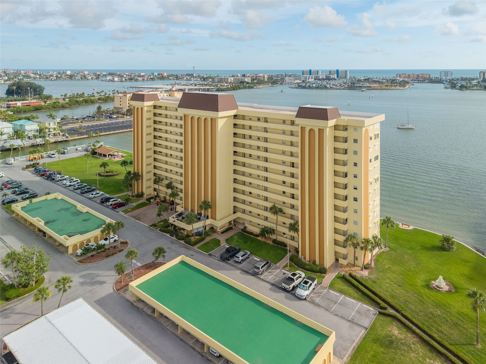 4525 Cove Circle #1002 Saint Petersburg FL 33708 TB8458441 image2