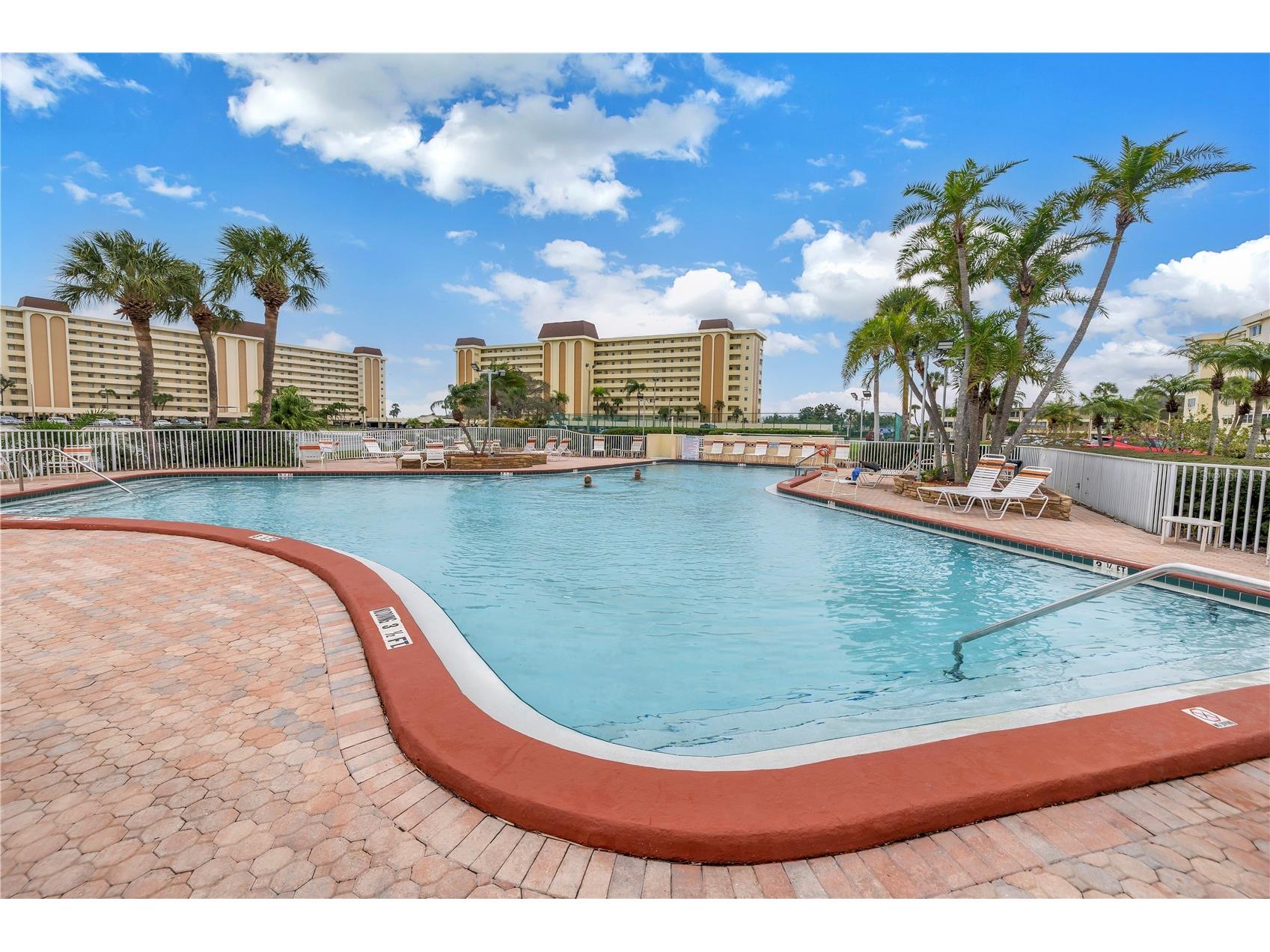4525 Cove Circle #102 Saint Petersburg FL 33708 TB8444078 image64
