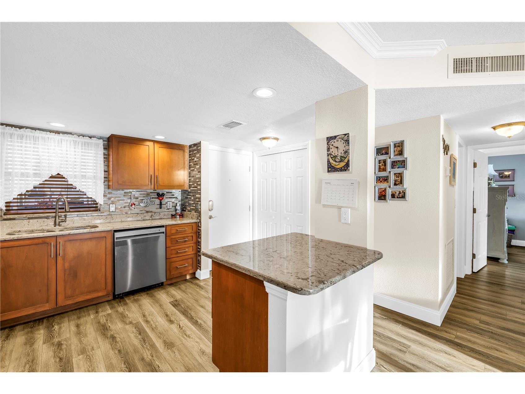 4525 Cove Circle #102 Saint Petersburg FL 33708 TB8444078 image7