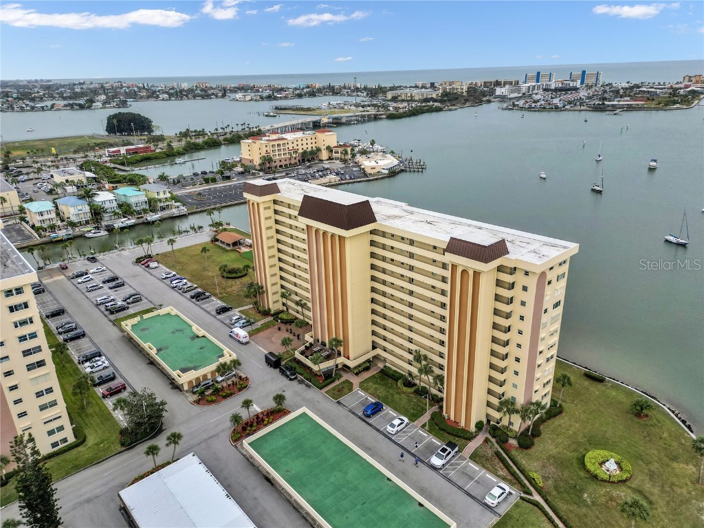 4525 Cove Circle #1206 Saint Petersburg FL 33708 U8221328 image1