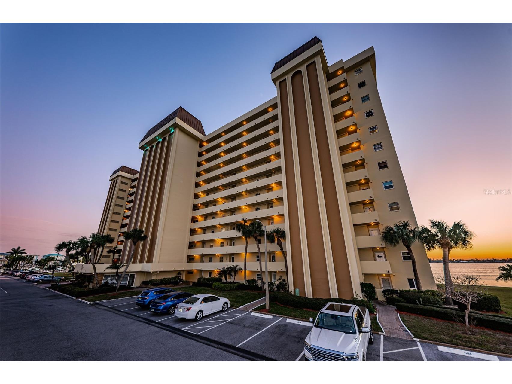 4525 Cove Circle #1207 Saint Petersburg FL 33708 - BOCA CIEGA BAY TB8506679 image1