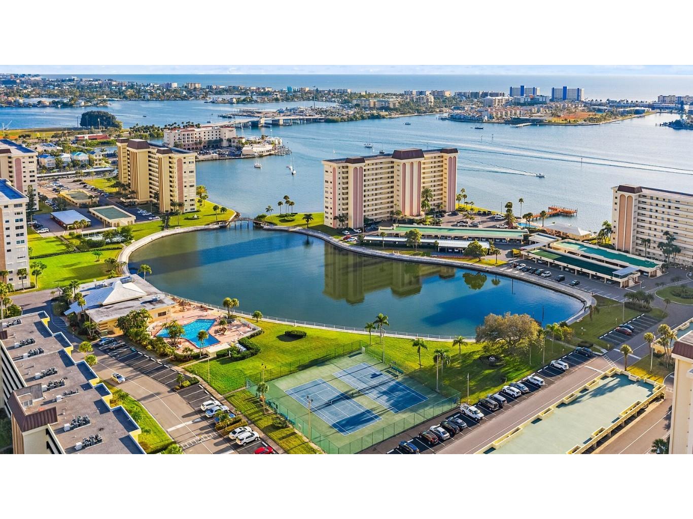 4525 Cove Circle #403 Saint Petersburg FL 33708 - BOCA CEIGA BAY U8145594 image1