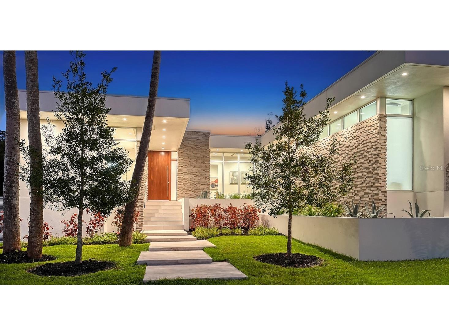 4526 Bay Shore Road Sarasota FL 34234 A4626097 image1