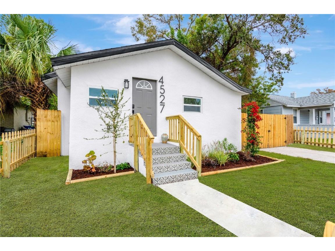 4527 20th Avenue S Saint Petersburg FL 33711 W7861120 image1