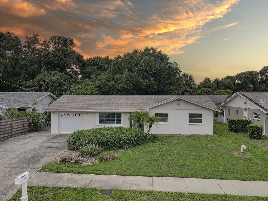 4527 Beacon Drive Sarasota FL 34232 U8253722 image1
