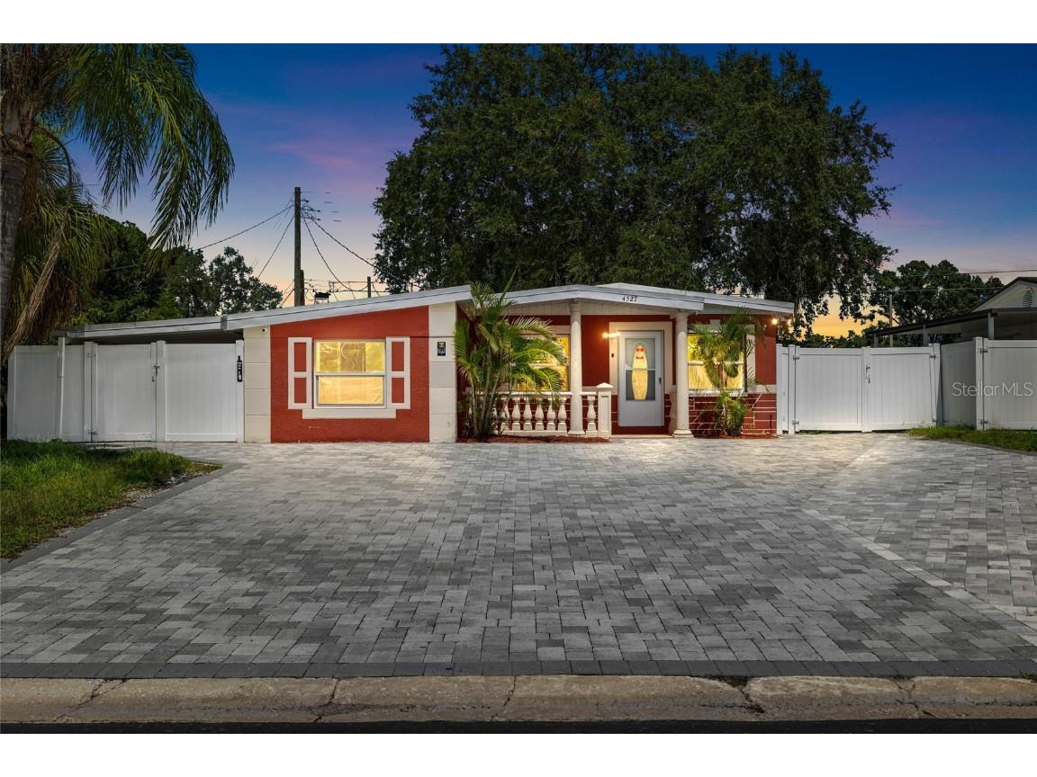 4527 Fountainbleau Rd Tampa FL 33634 TB8408172 image1