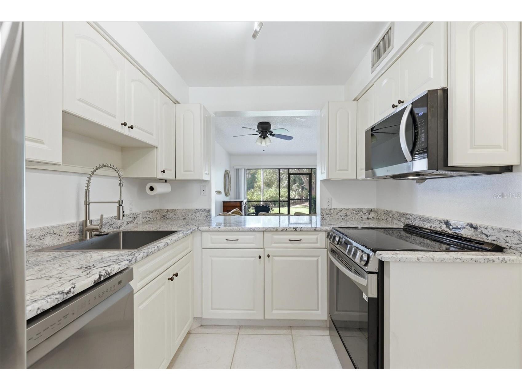 4528 Longwater #35 Sarasota FL 34235 A4690305 image11