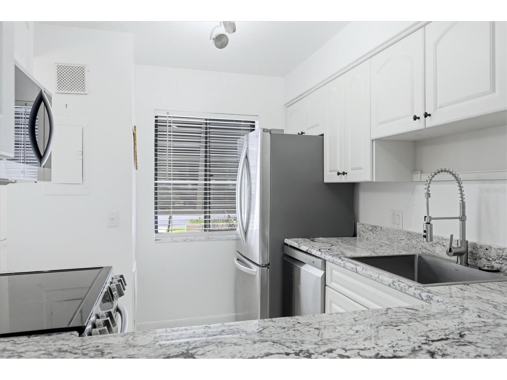 4528 Longwater #35 Sarasota FL 34235 A4690305 image12