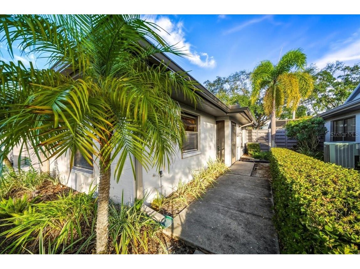 4530 Atwood Cay Circle #13 Sarasota FL 34233 A4673606 image2