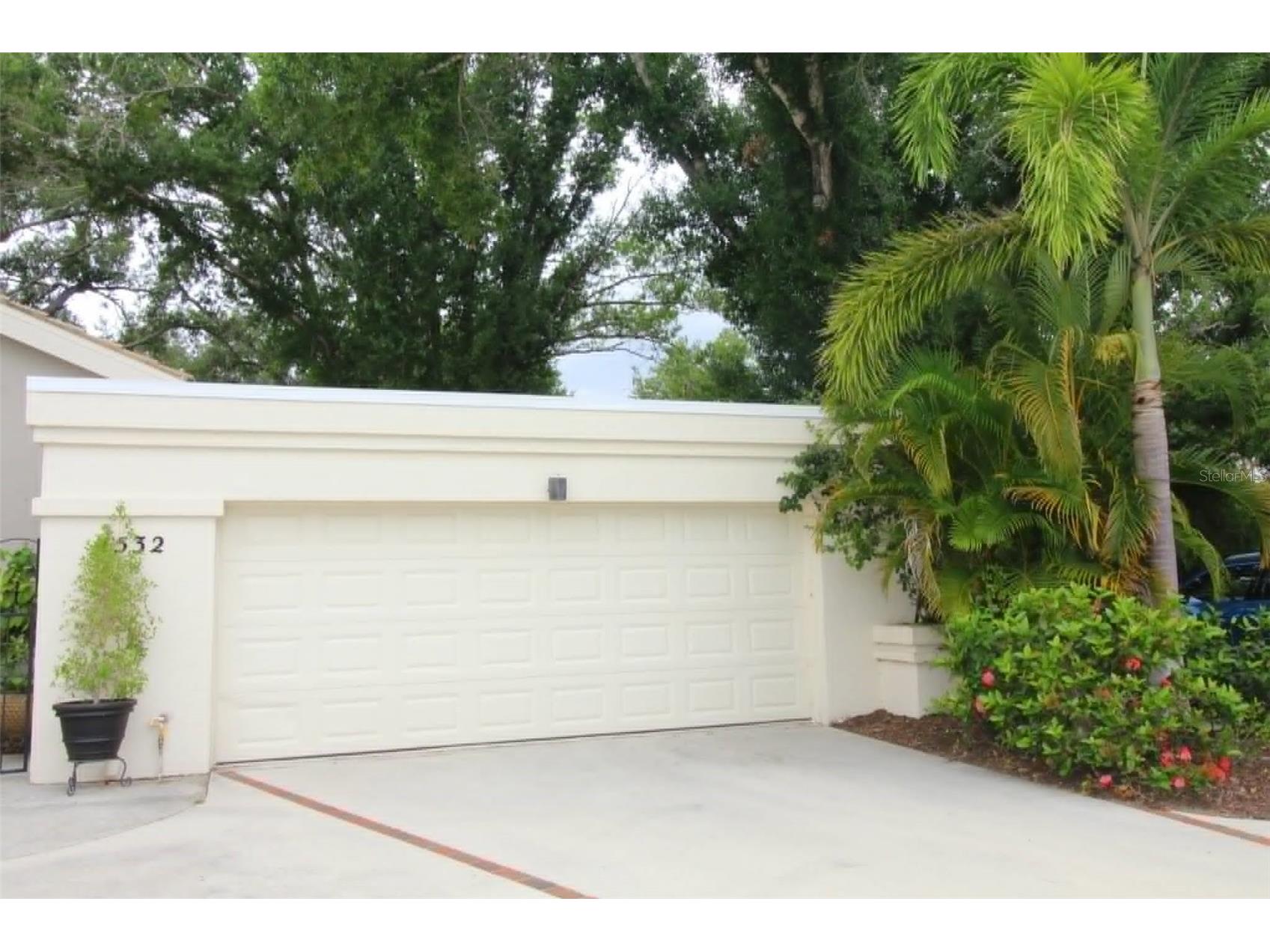 4532 N Ascot Circle Sarasota FL 34235 A4696855 image1