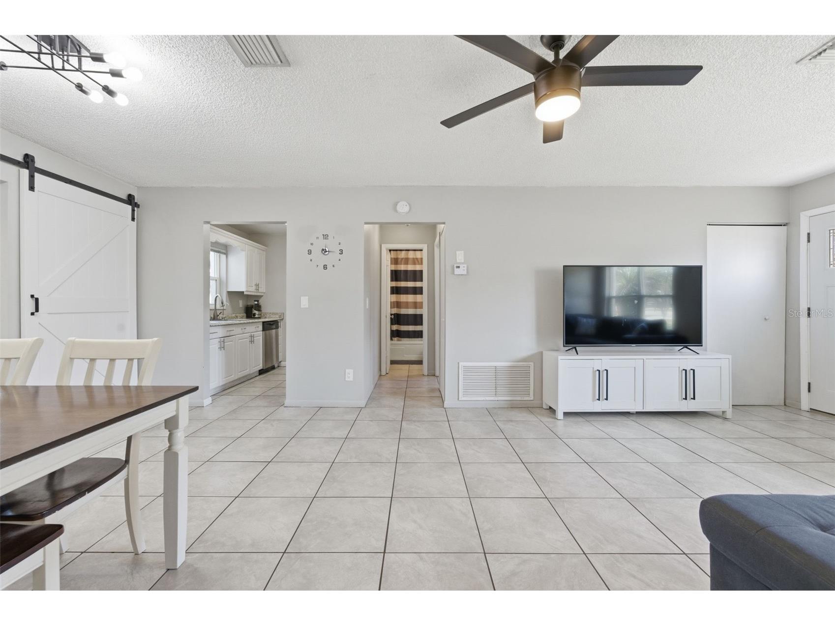 4533 Lakeshore Avenue Spring Hill FL 34606 W7880753 image1