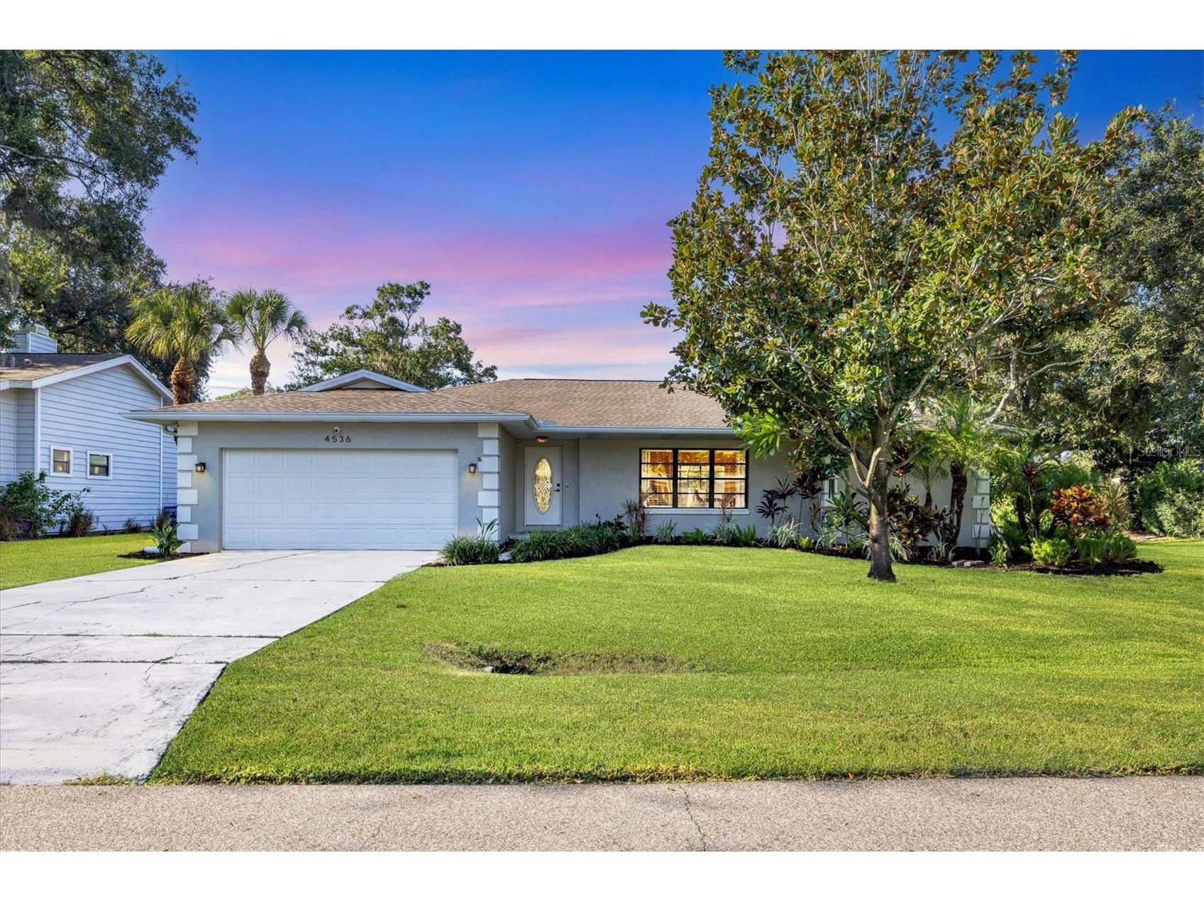 4536 Robin Hood Trail W Sarasota FL 34232 A4663254 image1