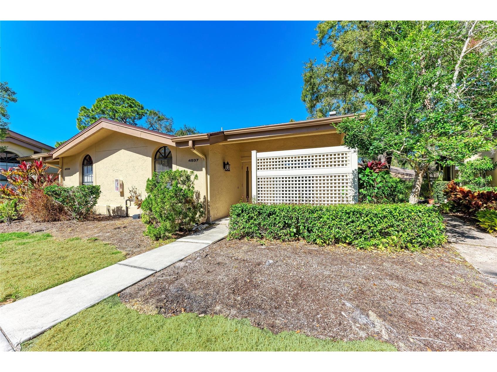 4537 Morningside #10 Sarasota FL 34235 A4682061 image1