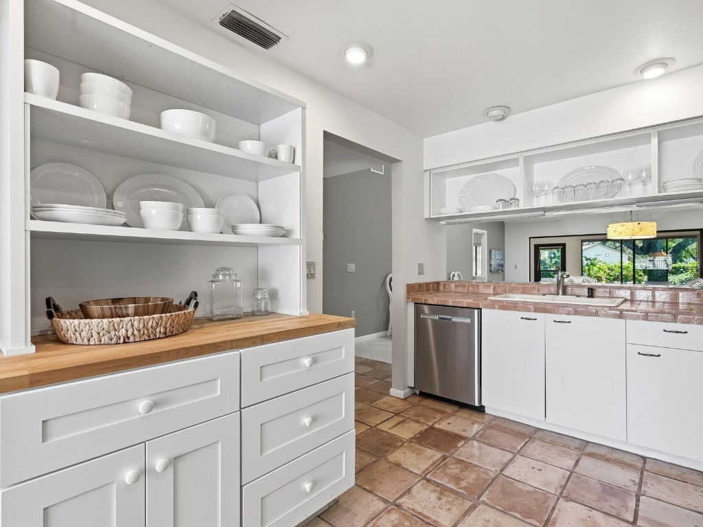 4542 Kingsmere #46 Sarasota FL 34235 A4670244 image10