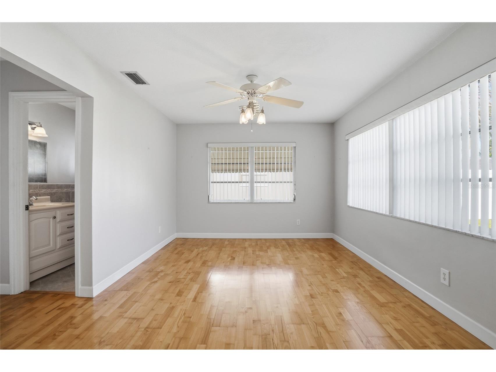 4545 34th Avenue N Saint Petersburg FL 33713 TB8487423 image15