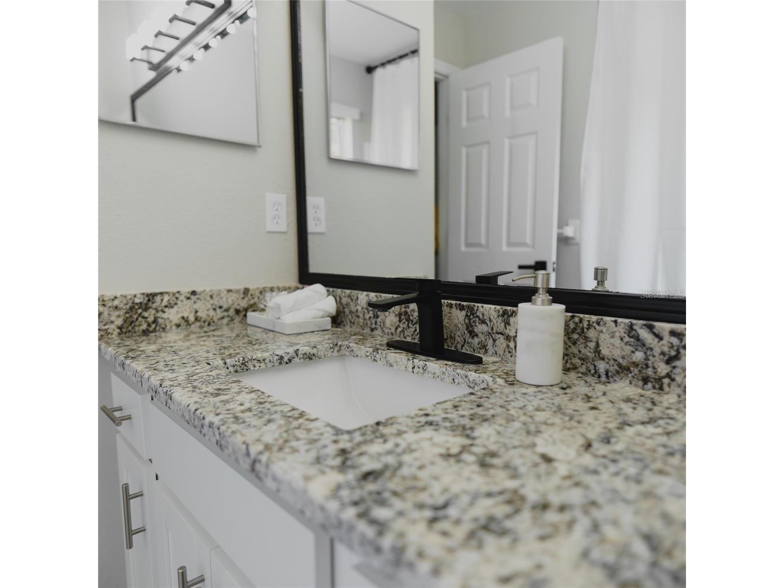 4549 Mcintosh Lane Sarasota FL 34232 A4685856 image13