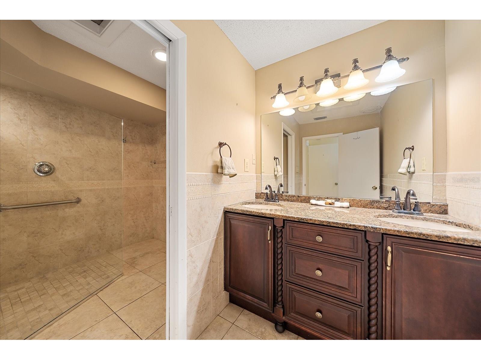 4549 Winston Lane N #41 Sarasota FL 34235 A4662839 image25