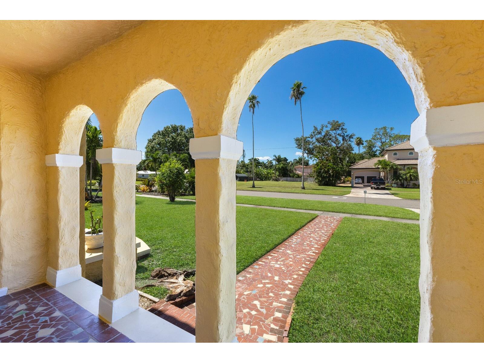 455 Acacia Drive Sarasota FL 34234 A4659947 image2