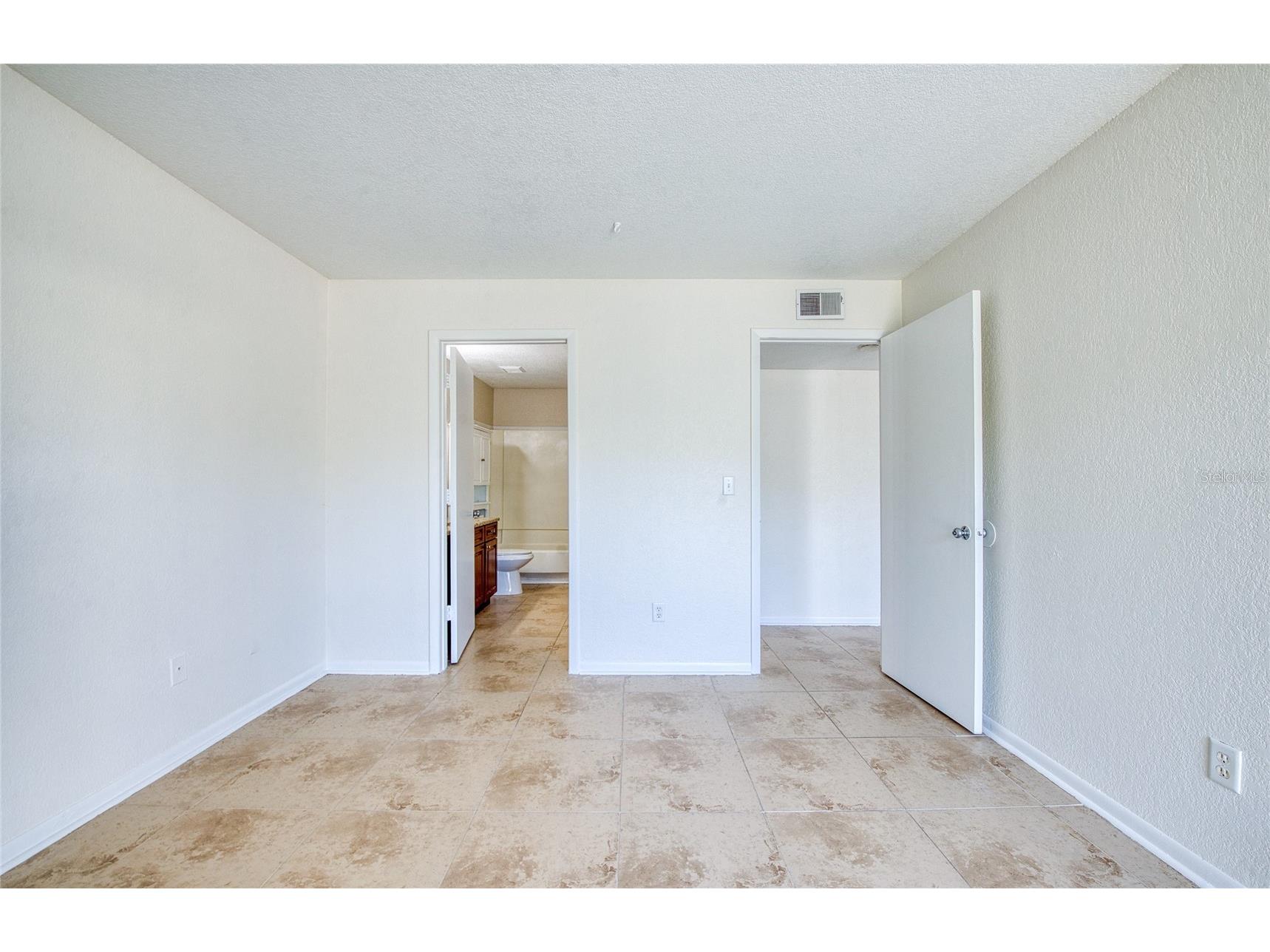 455 Alt 19 S #21 Palm Harbor FL 34683 TB8483559 image13