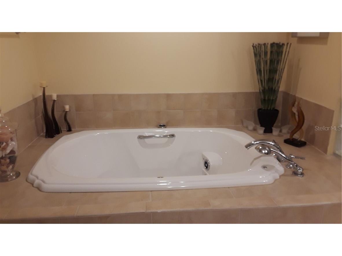 455 Longboat Club Road #401 Longboat Key FL 34228 A4431350 image15