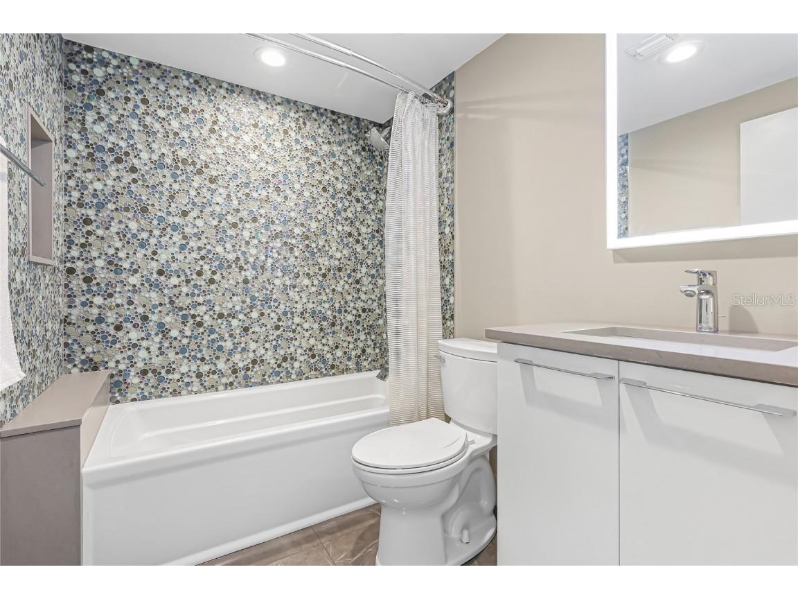 455 Longboat Club Road #PH8 Longboat Key FL 34228 A4671740 image25