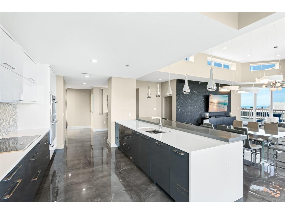 455 Longboat Club Road #PH8 Longboat Key FL 34228 A4671740 image5