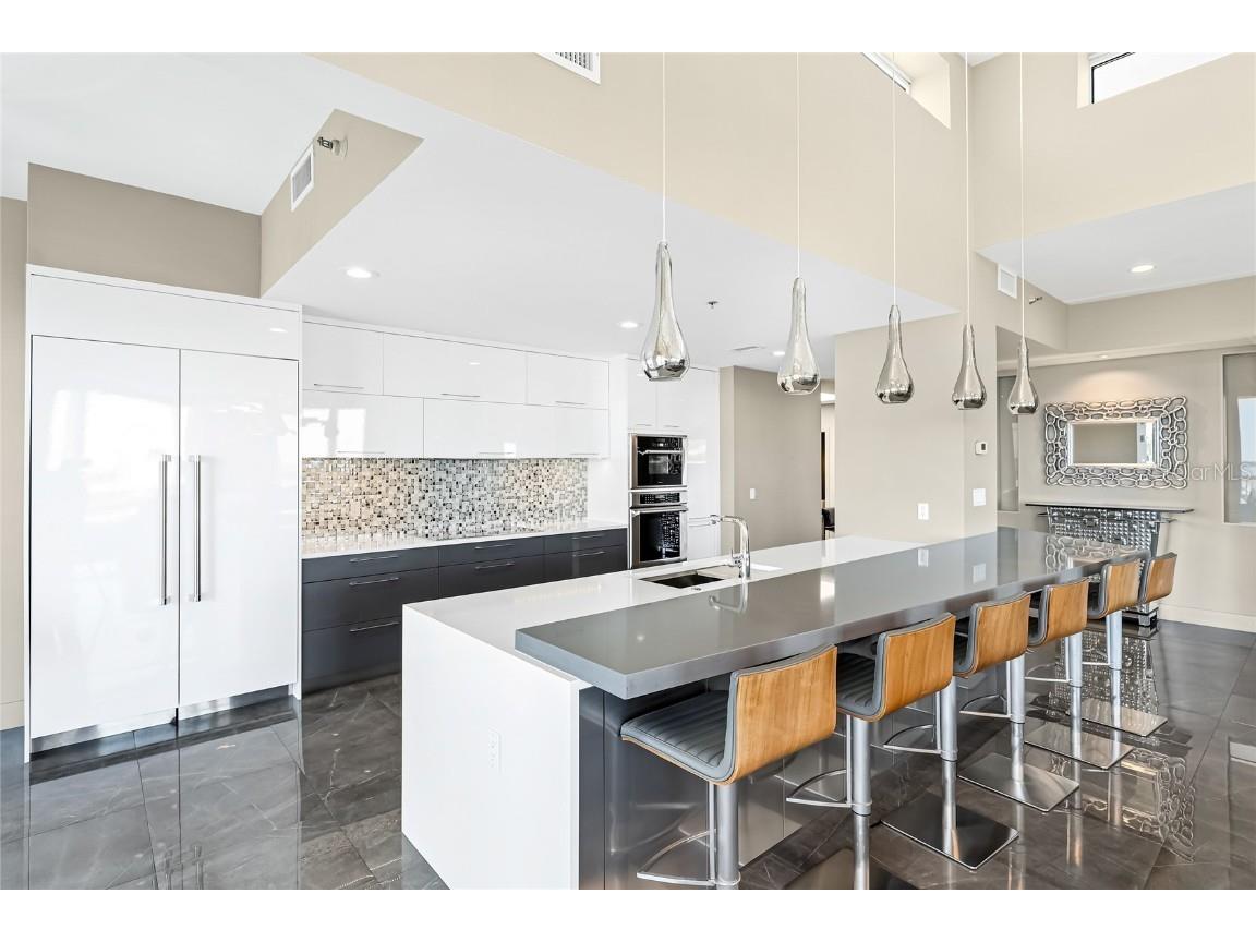 455 Longboat Club Road #PH8 Longboat Key FL 34228 A4671740 image6