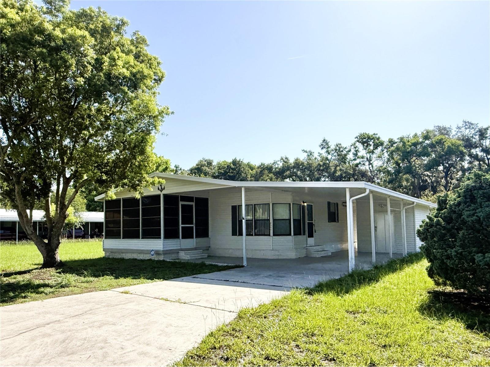 4550 Charter Street Zephyrhills FL 33542 TB8524433 image1