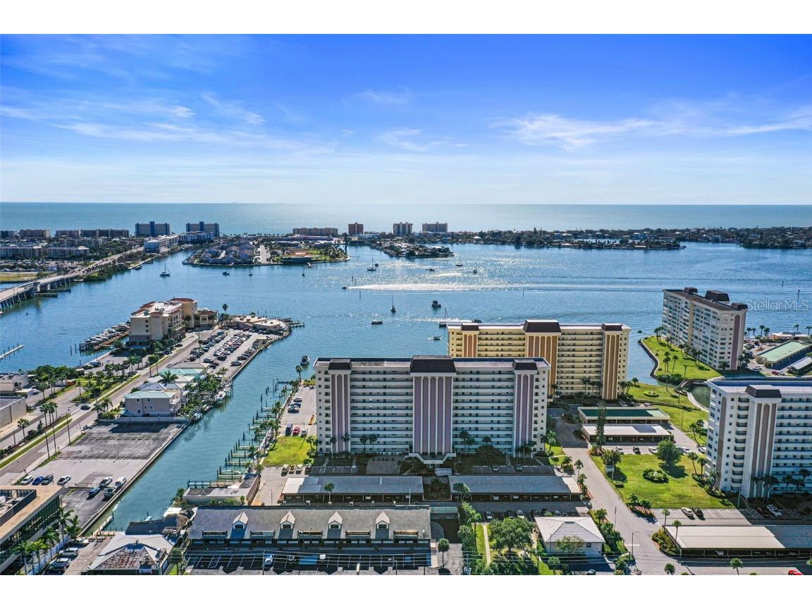 4550 Cove Circle #1003 Saint Petersburg FL 33708 TB8390332 image1