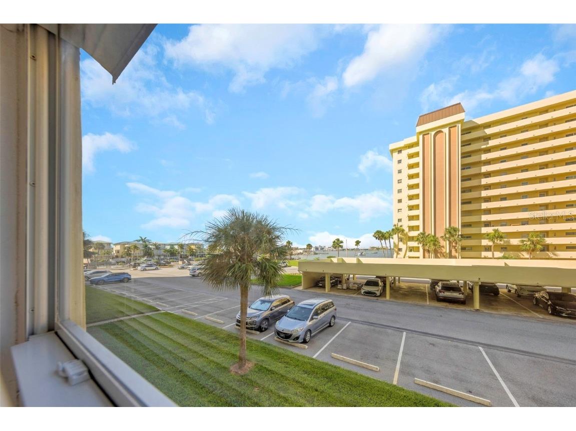 4550 Cove Circle #207 Saint Petersburg FL 33708 TB8420607 image2