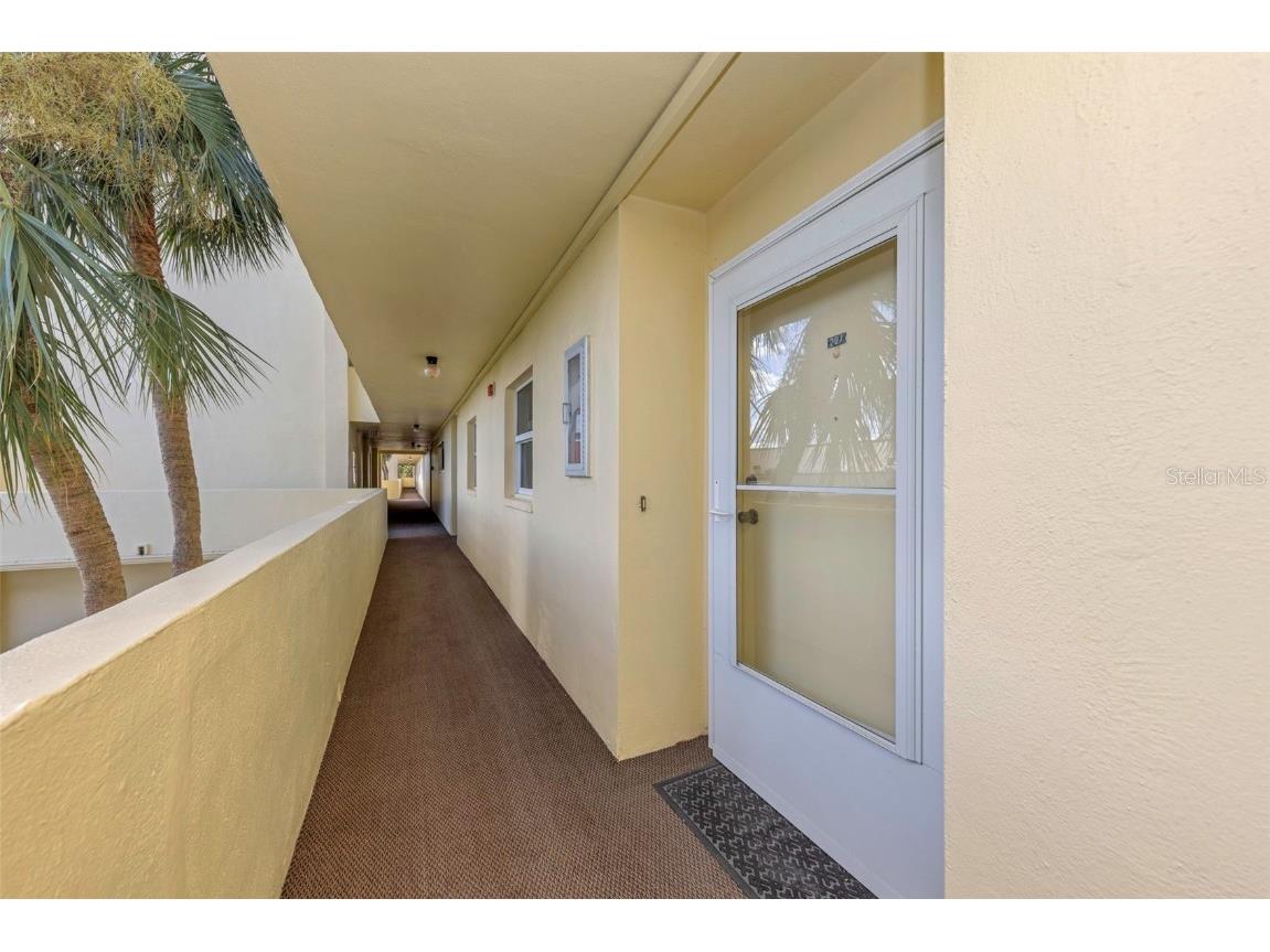 4550 Cove Circle #207 Saint Petersburg FL 33708 TB8420607 image3